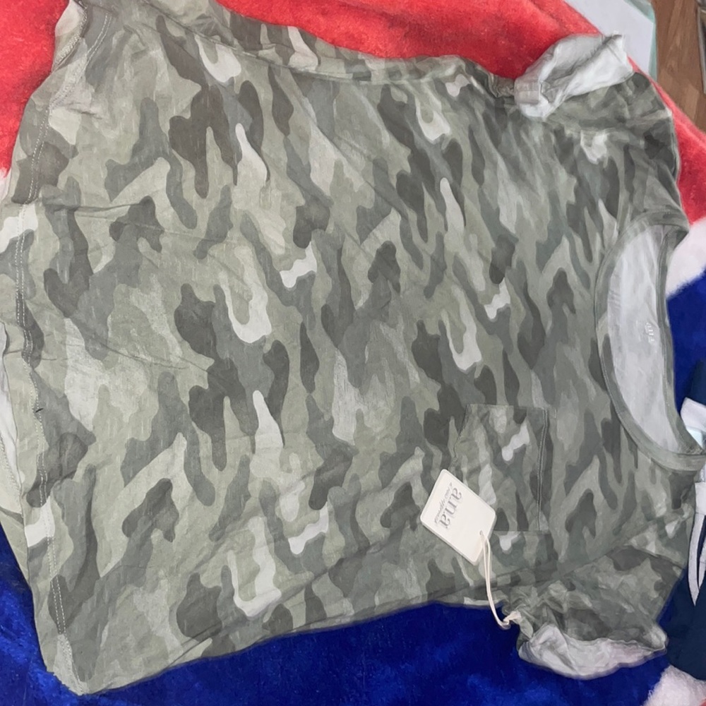 Woman’s Short Sleeve Shirt